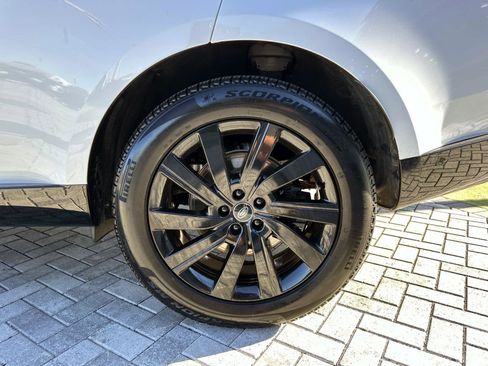 Used 2023 Land Rover Range Rover SE image 11