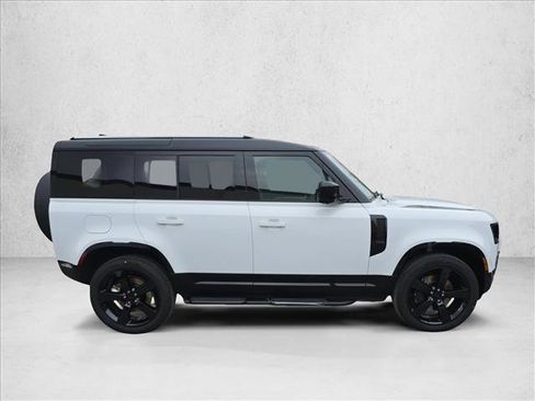 New 2026 Land Rover Defender 110 X-Dynamic SE image 4
