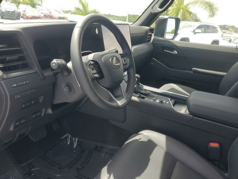 Used 2025 Lexus GX 550 w/ Accessory Package (CT) AWD/4WD image 18
