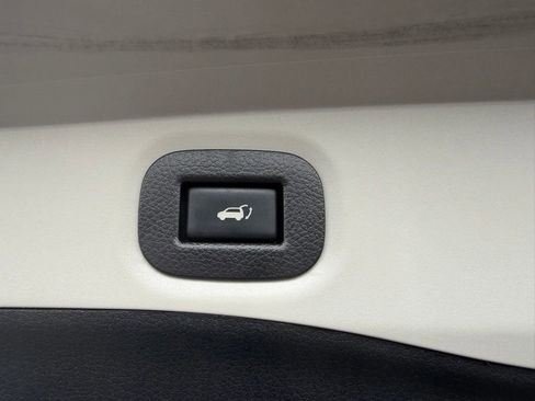 Used 2020 Nissan Rogue SV w/ Premium Package FWD image 7