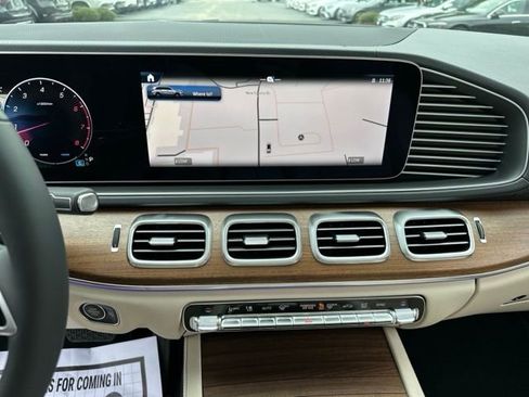 Used 2025 Mercedes-Benz GLS 450 4MATIC image 19