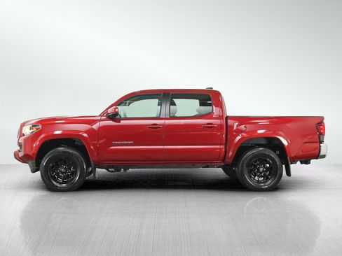 Used 2022 Toyota Tacoma SR5 AWD/4WD image 2