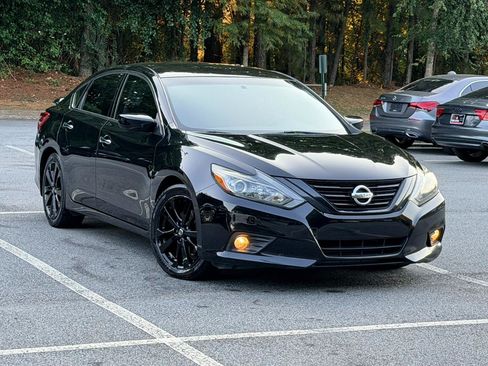 Used 2018 Nissan Altima 2.5 SR w/ SR Midnight Edition FWD image 4