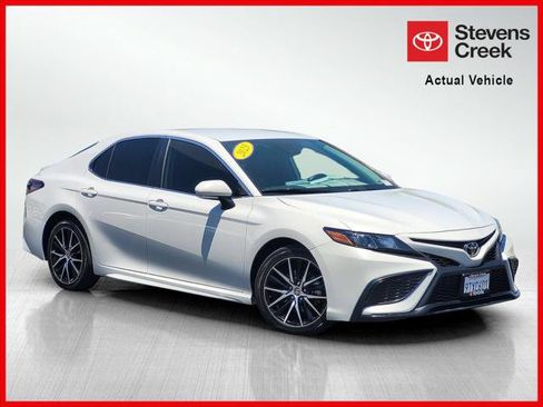 Certified 2023 Toyota Camry SE FWD image 1