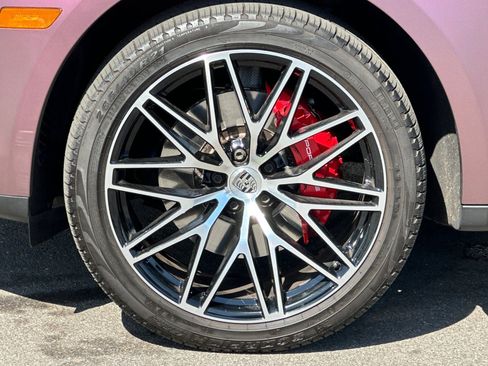 Certified 2023 Porsche Macan S AWD/4WD image 27