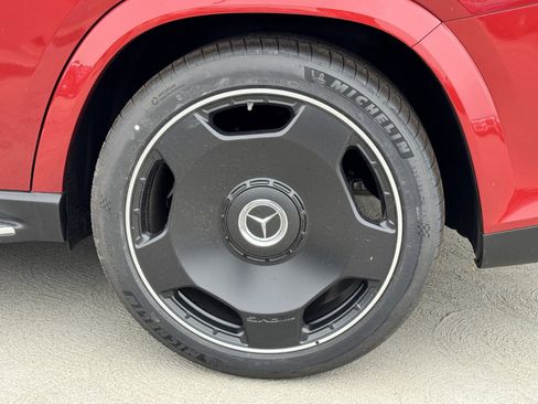 New 2025 Mercedes-Benz GLS 63 AMG 4MATIC image 18