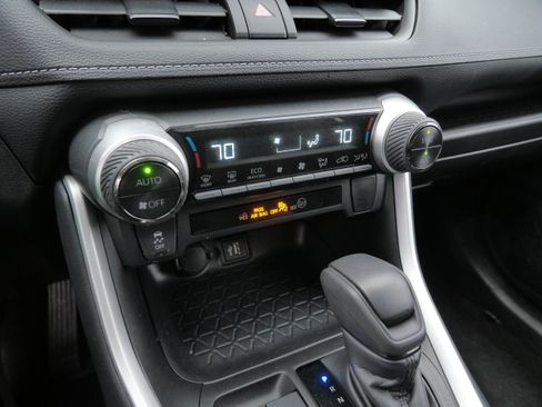 Certified 2025 Toyota RAV4 LE image 24