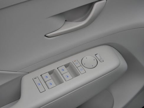 Certified 2025 Hyundai Kona SEL image 19