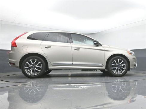 Used 2017 Volvo XC60 T6 Dynamic w/ Preferred Option Package image 16