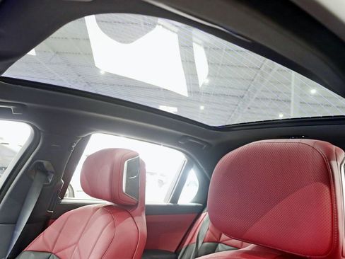 Used 2025 BMW 740i xDrive image 32