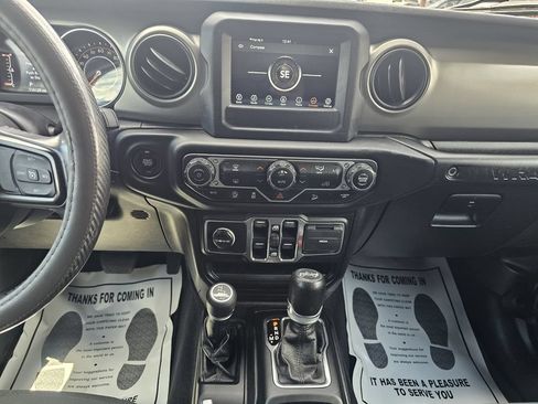 Used 2018 Jeep Wrangler Unlimited Sport S AWD/4WD image 29