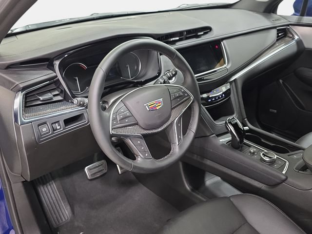 Certified 2025 Cadillac XT5 Sportv w/ LPO, Red Accent Package AWD/4WD image 13
