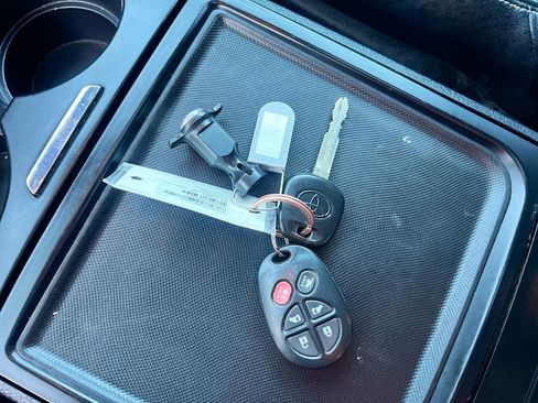 Used 2020 Toyota Sienna SE w/ Carpet Mat Package image 32