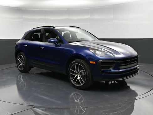 Certified 2026 Porsche Macan AWD/4WD image 10