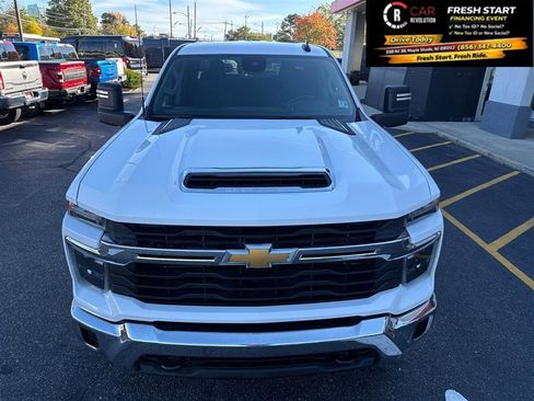 Used 2024 Chevrolet Silverado 2500 LT AWD/4WD image 2