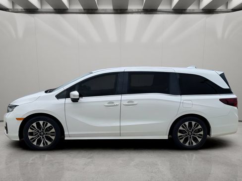 Used 2026 Honda Odyssey Elite image 2