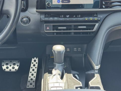 Used 2025 Toyota Camry SE FWD image 15