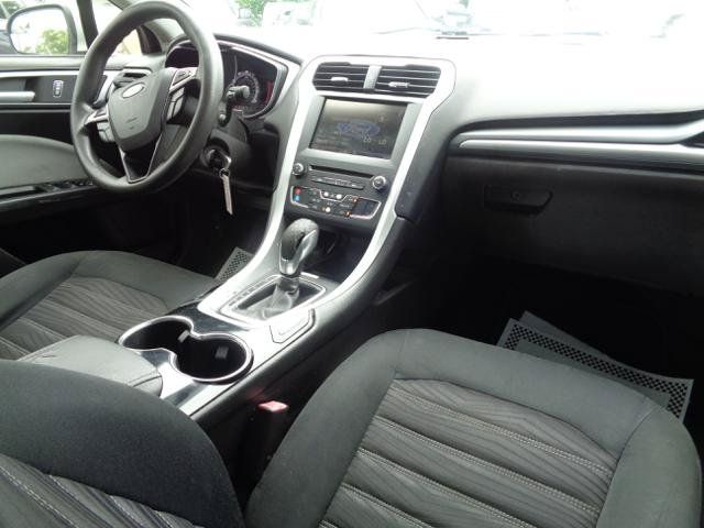 Used 2016 Ford Fusion SE FWD image 21