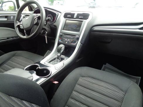 Used 2016 Ford Fusion SE FWD image 21