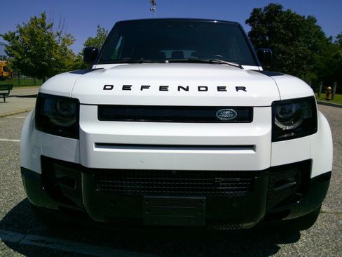 Used 2023 Land Rover Defender 130 X-Dynamic SE AWD/4WD image 30