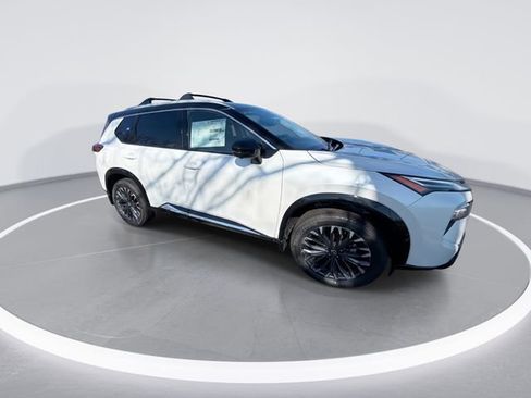 New 2026 Nissan Rogue Platinum w/ Platinum Premium Package AWD/4WD image 2