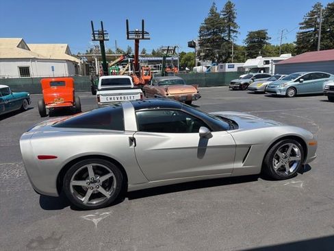 Used 2005 Chevrolet Corvette Coupe w/ Preferred Equipment Group RWD image 4