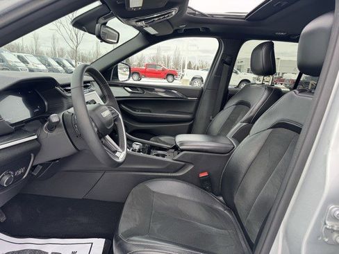 Certified 2023 Jeep Grand Cherokee Altitude image 9