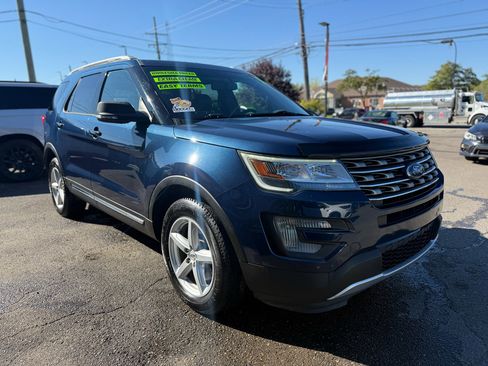 Used 2016 Ford Explorer XLT w/ Equipment Group 202A image 5