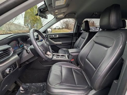 Used 2023 Ford Explorer XLT w/ Equipment Group 202A AWD/4WD image 10