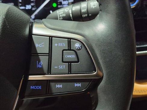 Used 2021 Toyota Highlander Platinum AWD/4WD image 16