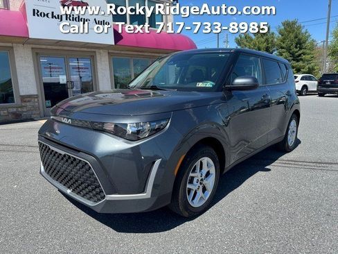 Used 2025 Kia Soul LX w/ LX Technology Package FWD image 3
