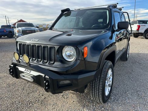 Used 2017 Jeep Renegade Latitude AWD/4WD image 6