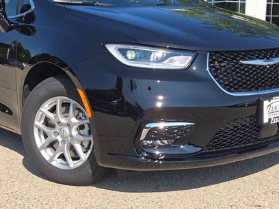 New 2026 Chrysler Pacifica Select