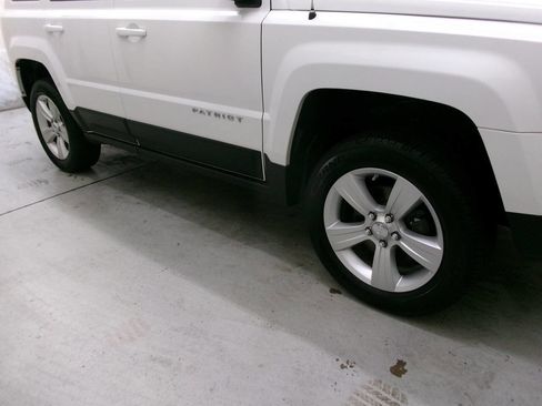 Used 2012 Jeep Patriot Latitude w/ Sun/Sound Group AWD/4WD image 11