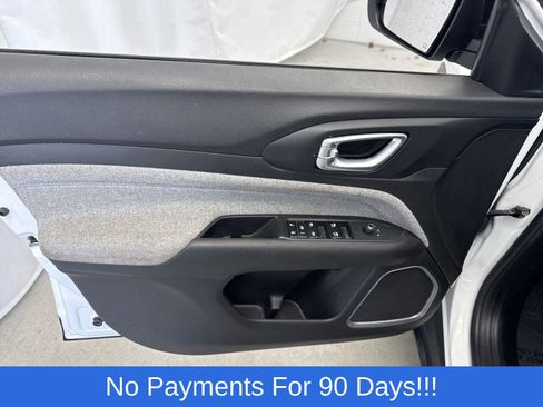 Used 2023 Jeep Compass Latitude image 13