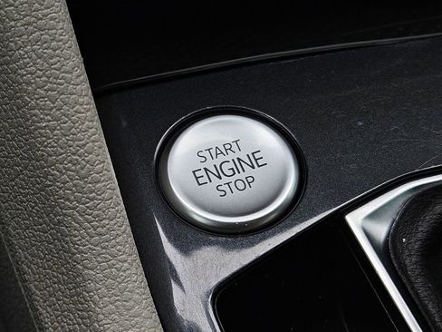 Used 2022 Volkswagen Tiguan SE R-Line image 25