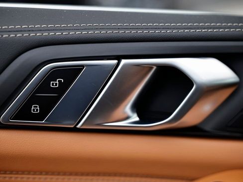 Certified 2025 BMW X5 sDrive40i w/ Premium Package image 16