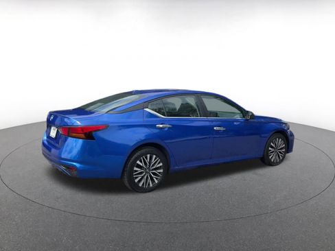 Used 2025 Nissan Altima 2.5 SV image 14