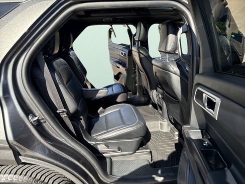 Used 2020 Ford Explorer XLT w/ Equipment Group 202A image 44