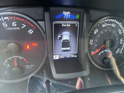 Used 2021 Toyota Tacoma SR w/ SR Convenience Package image 4