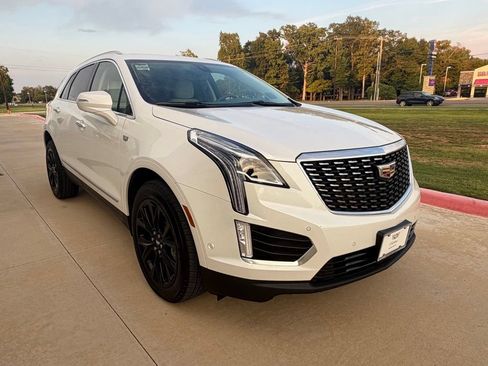 Used 2023 Cadillac XT5 Premium Luxury w/ Technology Package FWD image 7