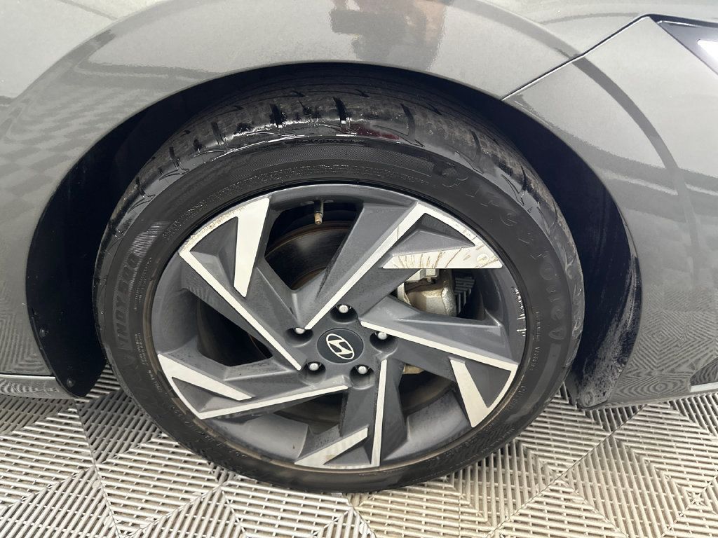 Used 2025 Hyundai Elantra Limited FWD image 13