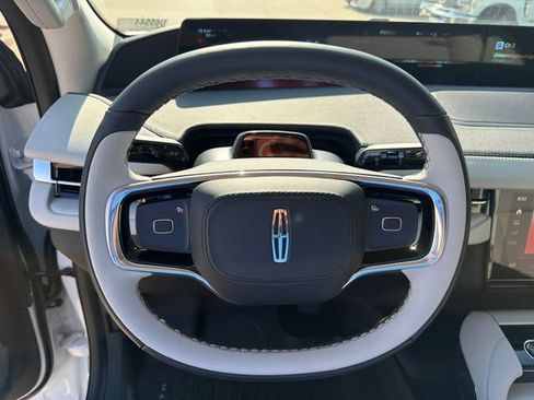 New 2026 Lincoln Navigator Premiere AWD/4WD image 23