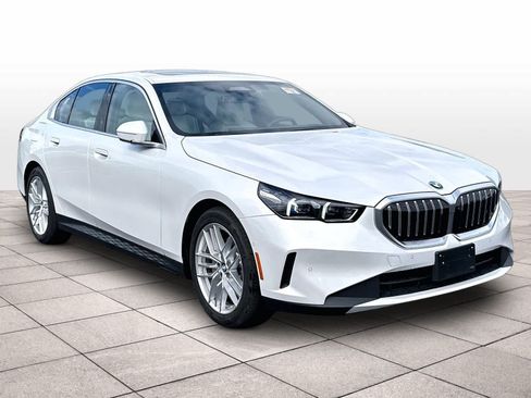 Used 2024 BMW 530i xDrive w/ Premium Package AWD/4WD image 3