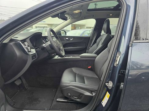 Certified 2025 Volvo XC60 B5 Core w/ Protection Package Premier image 21