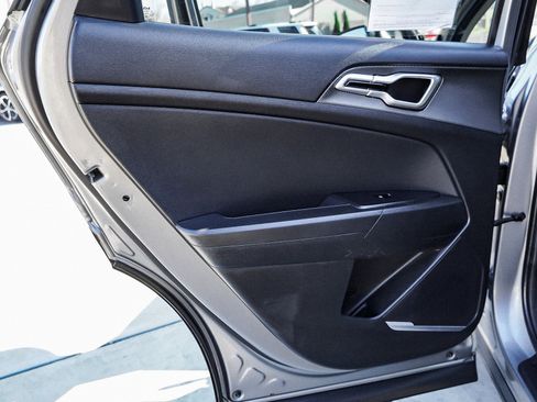 Used 2025 Kia Sportage LX image 22