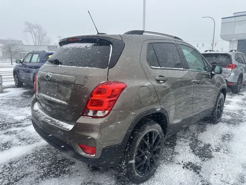 Used 2022 Chevrolet Trax LT w/ Premium Seat Package image 8