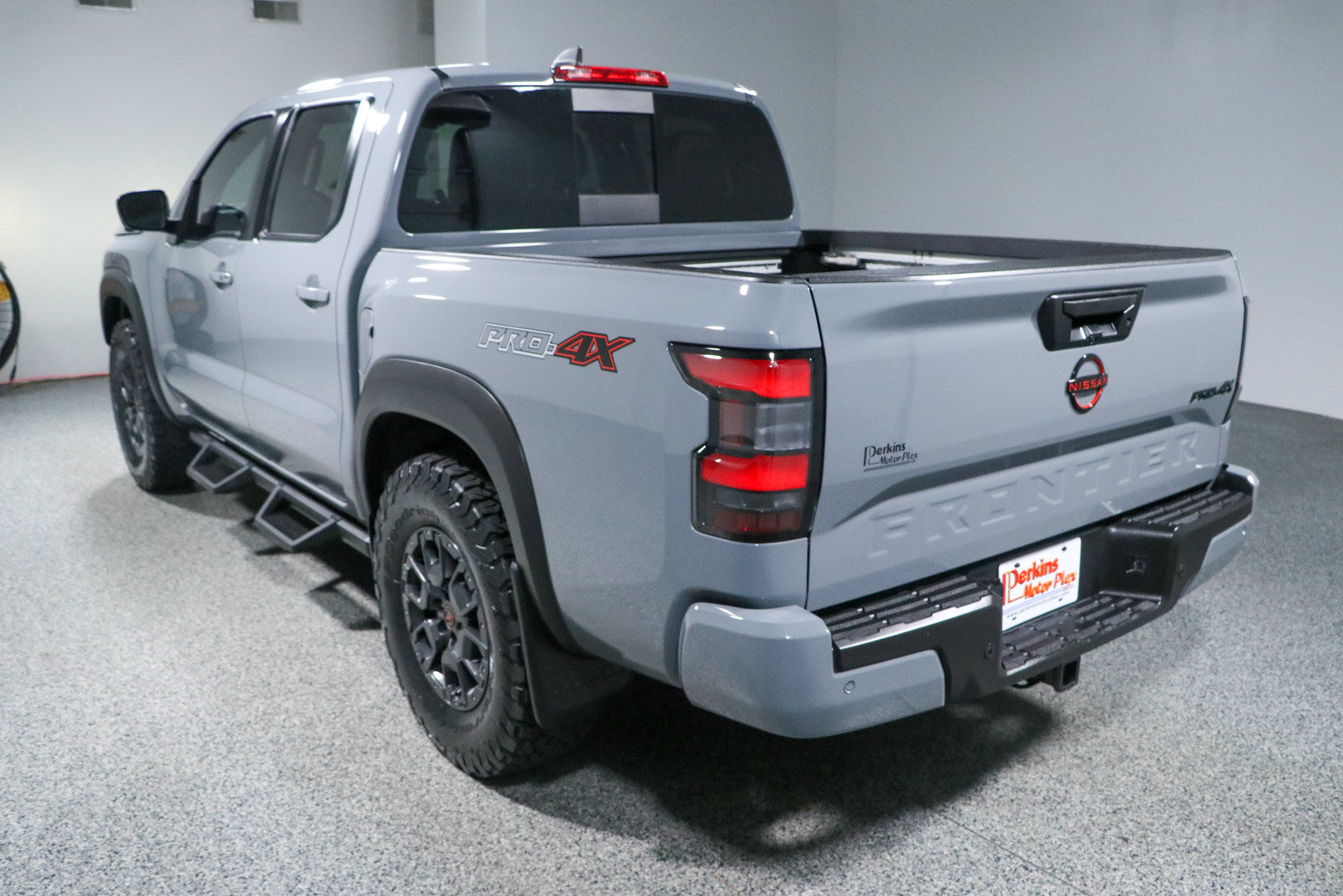 Used 2023 Nissan Frontier PRO-4X w/ Pro-4X Premium Package AWD/4WD image 9