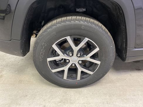 New 2025 Jeep Grand Cherokee Limited RWD image 28