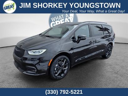 New 2026 Chrysler Pacifica Select w/ S Appearance Package